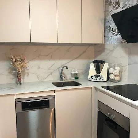 Con Smart Tv En Piso Compartido Con Bano Privado O Compartido Sol *
